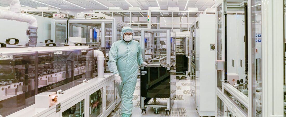 semiconductor engineers cleanroom wafer manufacturing